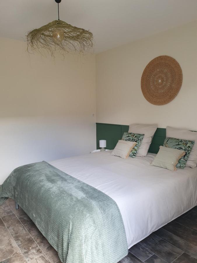 Le Coeur De La Petite Cisse Bed & Breakfast Monteaux Exterior photo