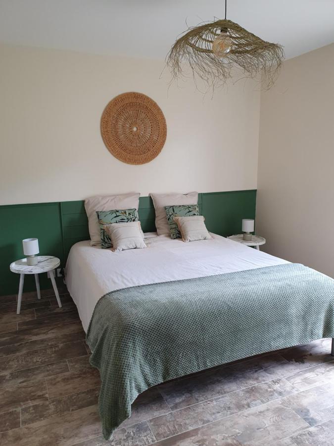Le Coeur De La Petite Cisse Bed & Breakfast Monteaux Exterior photo