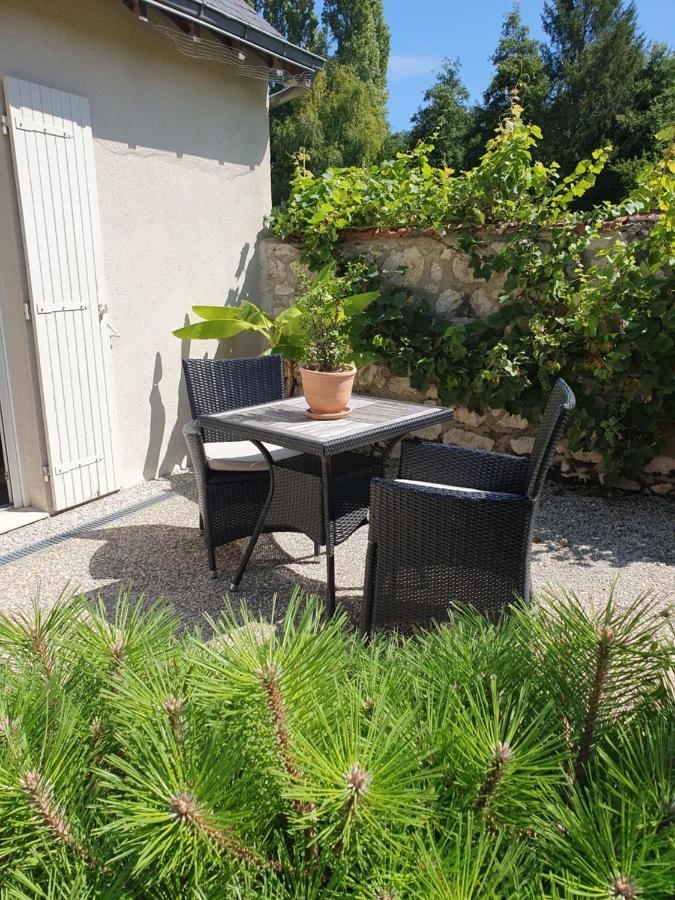Le Coeur De La Petite Cisse Bed & Breakfast Monteaux Exterior photo